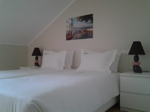 Habitación estándar con 1 cama matrimonial o 2 individuales | Escritorio, wifi gratis y ropa de cama