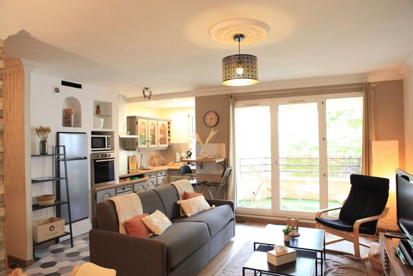 TV, fireplace, video games