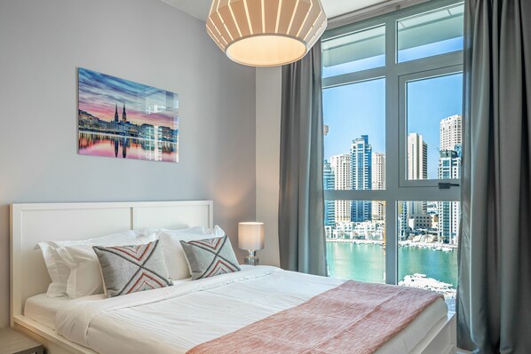 Appartement Deluxe, 2 chambres, vue sur la marina | 2 chambres, décor unique, ameublement unique, bureau