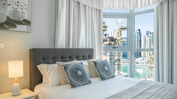 Deluxe appartement, 2 slaapkamers, uitzicht op jachthaven | 2 slaapkamers, een bureau, een strijkplank/strijkijzer, gratis wifi