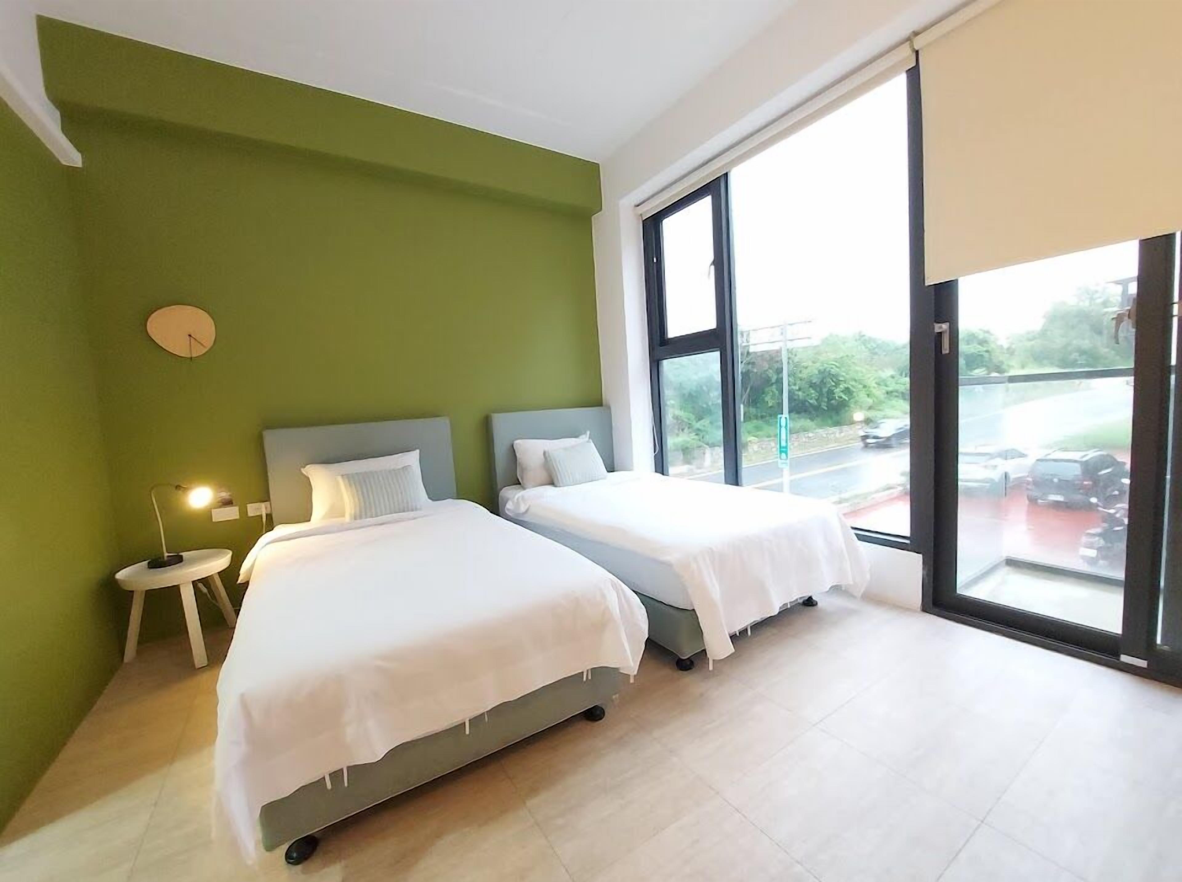 コンフォート ツインルーム | 遮光カーテン、防音設備、WiFi (無料)、ベッドシーツ