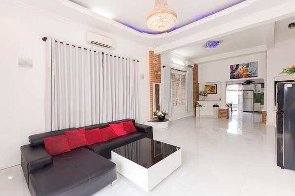 Flat-screen TV - Tran Duy City Villa 2 (Ho Chi Minh City)