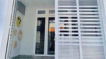 4 bedrooms, individually decorated, individually furnished, desk