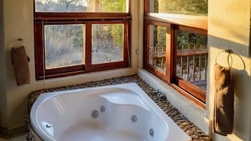 Jetted tub