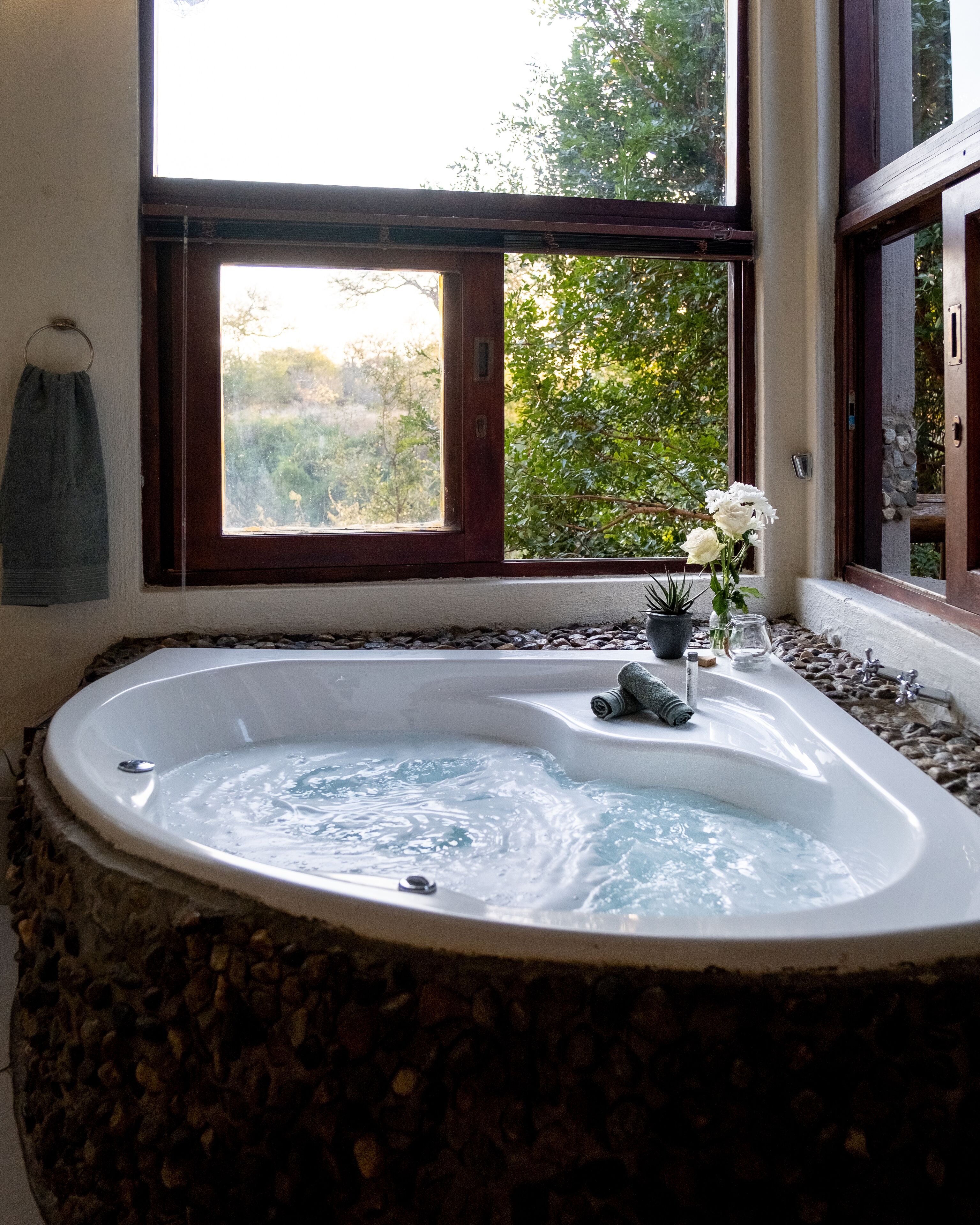 Deluxe Double Room | Bathroom | Free toiletries, hair dryer, towels, soap