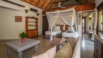 Deluxe Twin Room | Desk, iron/ironing board, free WiFi, bed sheets