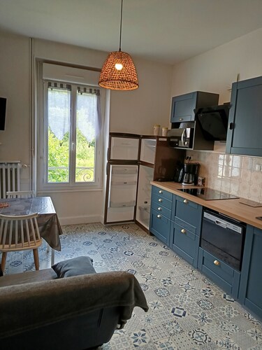 Au Doux Ombrages: ruhige T2 im ersten Stock mit Balkon