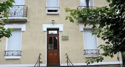Au Doux Ombrages: ruhige T2 im ersten Stock mit Balkon