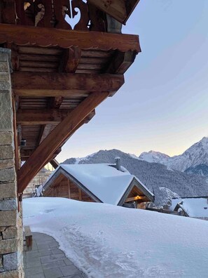 Property grounds - EXCEPTIONAL CHALET IN THE HAMLET OF HUEZ - SLEEPS 8 (Huez)
