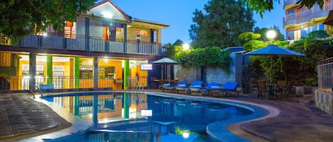 2 piscinas al aire libre