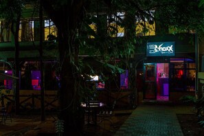 3 bar/lounge