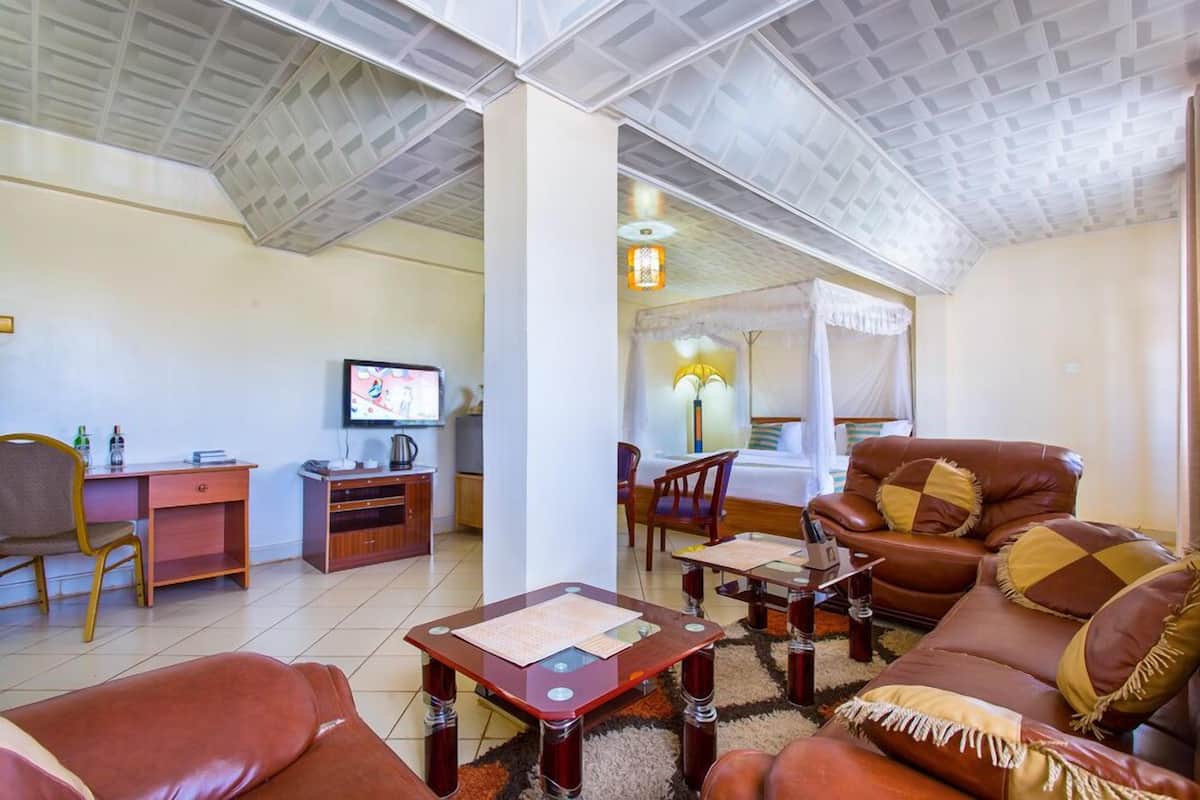 Superior Room | 1 bedroom, in-room safe, desk, laptop workspace