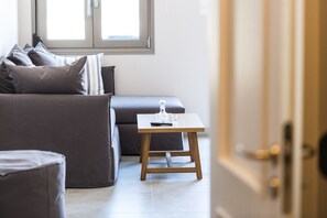 Superior Apartment, 2 Bedrooms (Menta) | Living room - Panorama Luxury Rooms (Agios Vasileios)