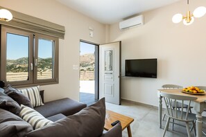 Superior Apartment, 2 Bedrooms (Menta) | Living room - Panorama Luxury Rooms (Agios Vasileios)