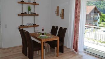 Apartemen, 1 kamar tidur | Makan di kamar