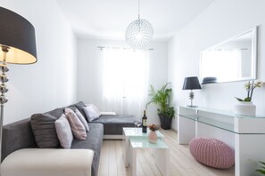 Superior-Apartment, 1 Schlafzimmer, Terrasse | Wohnzimmer
