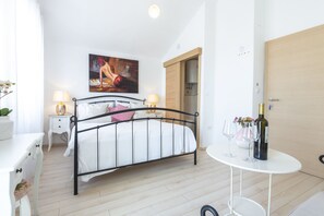 In-room safe, free cots/infant beds, free WiFi, bed sheets - Villa Boro 2 (Dubrovnik)
