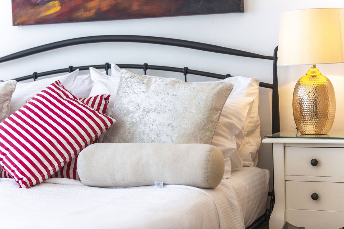 Comfort Double Room | In-room safe, cribs (free), WiFi (free), bed sheets