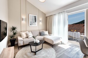 Deluxe Apartment, Partial Sea View | Living area | Flat-screen TV - Villa Boro 4 (Dubrovnik)
