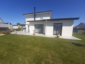 Exterior - Beautiful new contemporary house 2 min walk from the beaches of Cabellou (Concarneau)