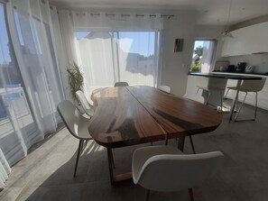 Dining - Beautiful new contemporary house 2 min walk from the beaches of Cabellou (Concarneau)