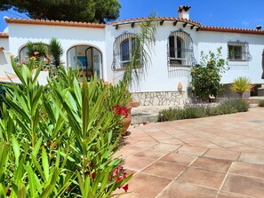 المنطقة المحيطة بالمنشأة