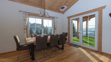 Chalet | Essbereich im Zimmer