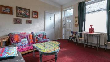 Flat-screen TV, Netflix, streaming services