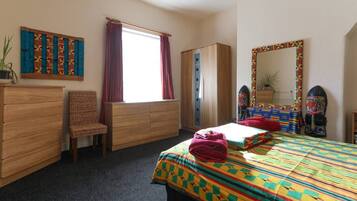 2 bedrooms, iron/ironing board, WiFi, bed sheets