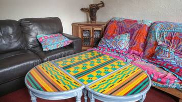 Flat-screen TV, Netflix, streaming services