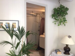 Suite (Galet) | Bathroom | Hair dryer, towels, soap, toilet paper