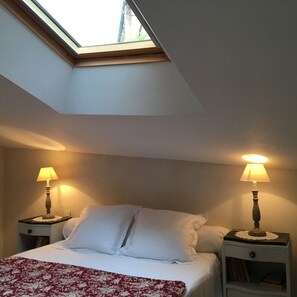 Suite (Lin Clair) | Individually decorated, individually furnished, laptop workspace