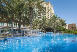 Outdoor pool - Luton Vacation Home Palm Jumeirah (Dubai)