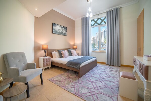 Appartement Deluxe | 3 chambres, fer et planche à repasser, accès au Wi-Fi (inclus)