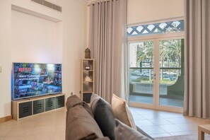 Deluxe-Apartment | Wohnzimmer | Fernseher