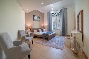 Deluxe Apartment | 3 bedrooms, iron/ironing board, free WiFi, bed sheets