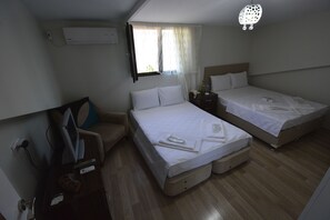 標準客房 | 迷你吧、書桌、筆電工作空間、遮光布/窗簾