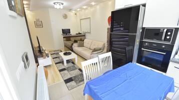 Daily full breakfast (TRY 200 per person)