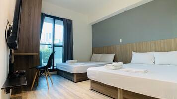 City Quadruple Room | Desk, blackout drapes, free WiFi, bed sheets