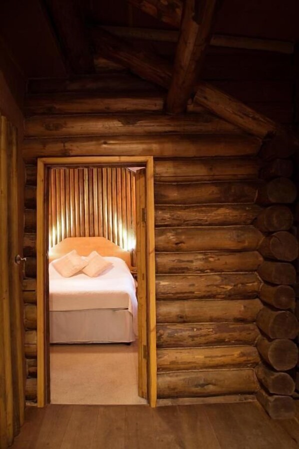 Traditional Cabin, 1 Double Bed, Non Smoking, Garden View - The Log Cabin (Gloucester)