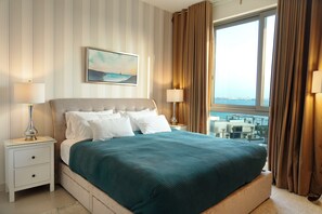 1 bedroom, in-room safe, iron/ironing board, travel cot - Sea view & Beach-Access, long-stay 1BR Apartment. (Diyar)