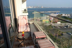 Property grounds - Sea view & Beach-Access, long-stay 1BR Apartment. (Diyar)