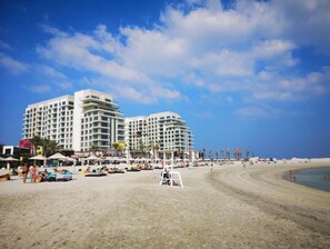 On the beach, sun-loungers, beach towels - Sea view & Beach-Access, long-stay 1BR Apartment. (Diyar)