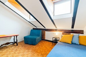 3 bedrooms, desk, iron/ironing board, WiFi