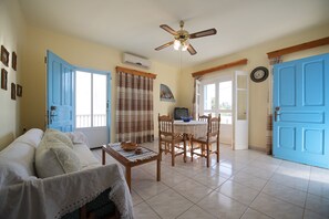 House, 2 Bedrooms | Living area | Flat-screen TV - Aegean View Traditional House Kalymnos (Kalymnos)