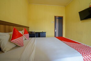 Standard Double Room | Free WiFi - OYO Life 2502 Syariah Triantama Kost (Palembang)