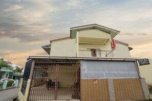 Exterior - OYO Life 2502 Syariah Triantama Kost (Palembang)