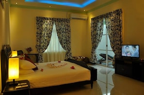 Individually furnished, desk, laptop workspace, blackout curtains - Charming Holiday Lodge (Hulhudhoo)