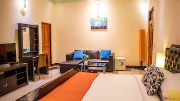 1 bedroom, individually furnished, desk, laptop workspace