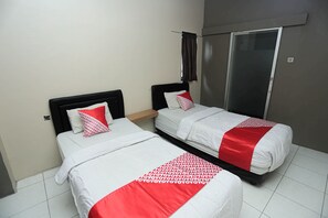 Habitación Deluxe con 2 camas individuales | Wifi gratis y ropa de cama 